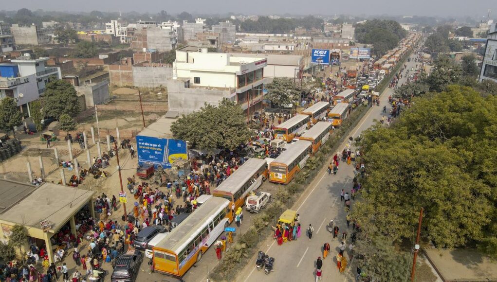 Maha Kumbh traffic jam: lakhs of vehicles expected to enter Prayagraj; enormous surge keeps police on toes.