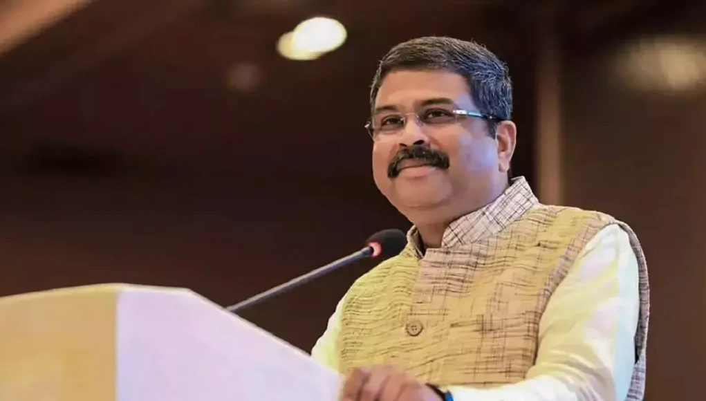 Parliamentary commotion over the "Hindi" imposition dispute: Dharmendra Pradhan claims in the Lok Sabha that the DMK is deceiving the nation