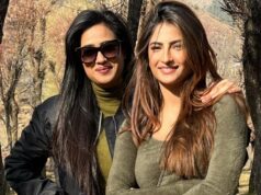 The Perfect Mood For Grey Monsoons Is Shweta Tiwari’s Floral Maxi Dress Shweta Tiwari's floral maxi dress is the ideal mood for grey monsoons.