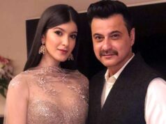 Manish Malhotra’s butter yellow sari, worn by Shanaya Kapoor, was dripping with crystals. Shanaya Kapoor was wearing a butter yellow sari by Manish Malhotra, which was pouring with crystals.