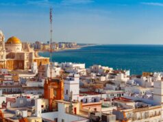 Spain Closes Tourist Beaches When Poisonous “Blue Dragons” Show Up Tourist Beaches in Spain Are Closed When Poisonous "Blue Dragons" Appear