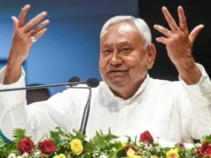 Eyebrows are raised by Nitish Kumar’s minute-long “folded hands” gesture during an event with PM Modi. Nitish Kumar's minute-long "folded hands" gesture during a meeting with PM Modi raises eyebrows.