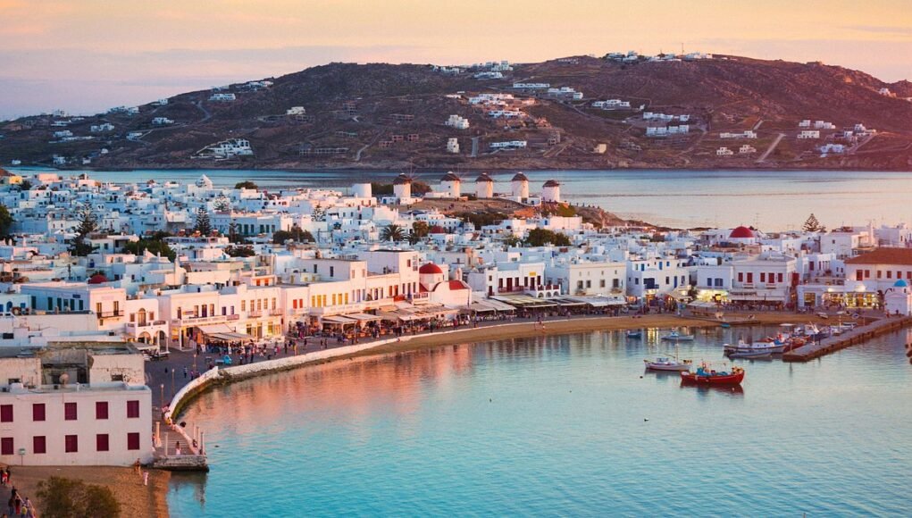 Flights in Greece are grounded due to radio frequency loss, leaving thousands of people stranded.