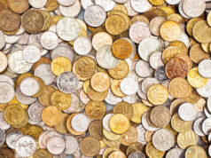 UBS predicts that gold will likely consolidate over the next few days before continuing to rise, touching $6,200. UBS predicts that gold will likely consolidate over the next few days before continuing to rise, touching $6,200.