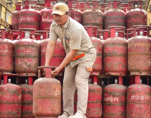 If homes refuse to switch to PNG when it is available, the LPG supply will be switched off: An order from the government.