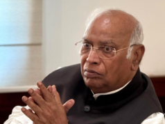 Congress President Mallikarjun Kharge receives a notice from ECI on his remarks about Modi and is asked to “explain.”