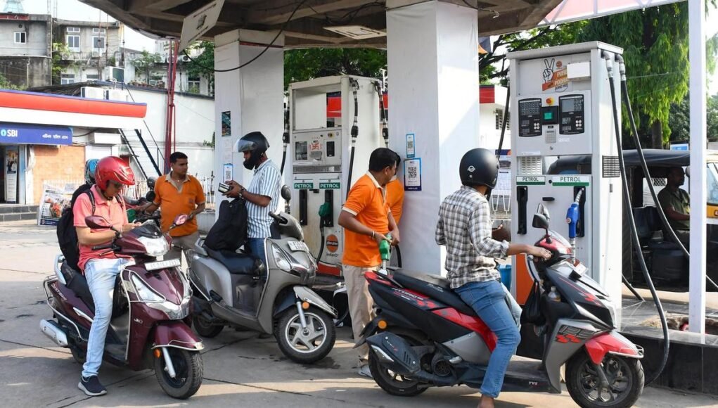 For the fourth time in 10 days, the price of petrol and diesel increased, most recently by around 2.8 per litre.