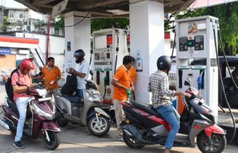For the fourth time in 10 days, the price of petrol and diesel increased, most recently by around 2.8 per litre.