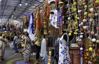 Which market in Delhi is best for trendy fashion and accessories?