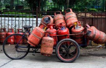 The cost of commercial LPG cylinders has increased by around 1,000; check the rates by city right now.