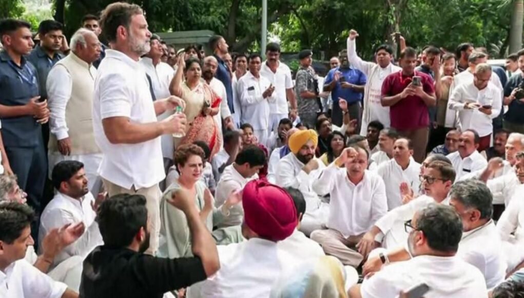 Congress leaders Rahul Gandhi and Priyanka Gandhi Vadra, accompanied by party chief Mallikarjun Kharge sat on a protest dharna outside the Prime Minister’s Lok Kalyan Marg residence on Tuesday, insisting on PM’s resignation. Congress leaders Rahul Gandhi and Priyanka Gandhi Vadra, accompanied by party chief Mallikarjun Kharge sat on a protest dharna outside the Prime Minister’s Lok Kalyan Marg residence on Tuesday, insisting on PM’s resignation.