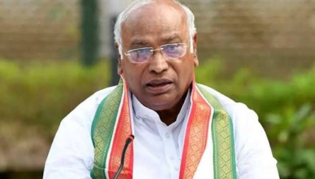 Amid mounting controversy over the rendition of Vande Mataram during Independence Day celebrations, Congress President Mallikarjun Kharge remained defiant on its conduct on Tuesday. Amid mounting controversy over the rendition of Vande Mataram during Independence Day celebrations, Congress President Mallikarjun Kharge remained defiant on its conduct on Tuesday.