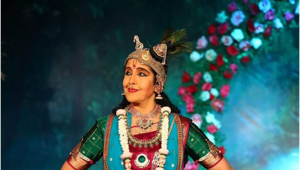 Bala Devi Chandrasekhar recreates the pilgrimage to Pandharpur in her thematic work