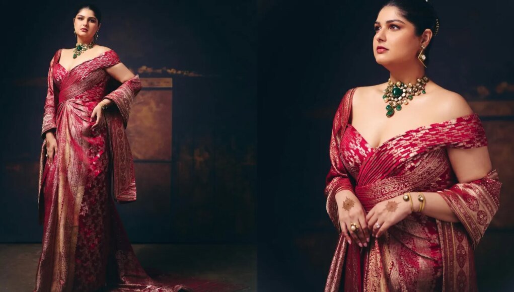 Janhvi Kapoor is a sight to behold in strapless blouse and silk sari
