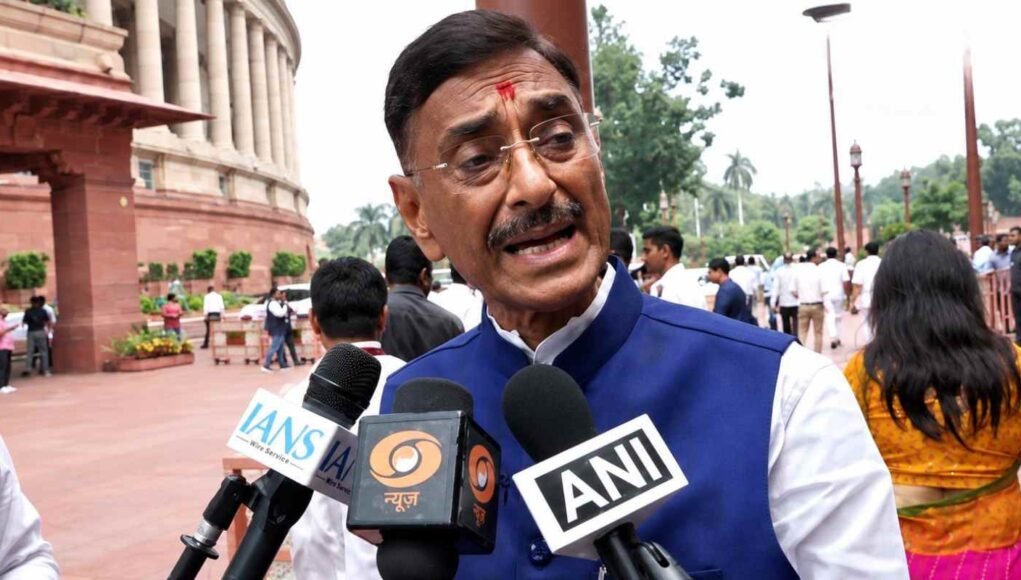 Jharkhand BJP MPs protest in Parliament over lathi-charge on students Jharkhand BJP MPs protest in Parliament over lathi-charge on students