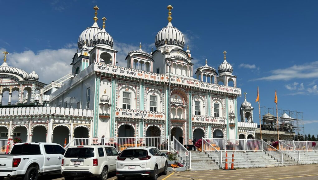 Two men injured in stabbing at gurdwara in Canada’s Edmonton, suspect with history of violence nabbed Two men injured in stabbing at gurdwara in Canada’s Edmonton, suspect with history of violence nabbed