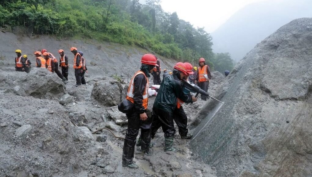 Nepal flash flood situation worsens as deaths cross 700; unidentified victims to be buried