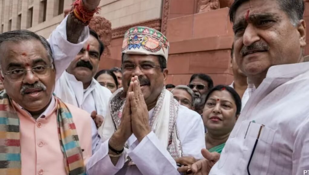 Ex Minister from Odisha Dharmendra Pradhan arrived in Parliament on Monday to a warm welcome by the BJP leaders amidst “Dharmendra Pradhan zindabad” slogans and cheers.