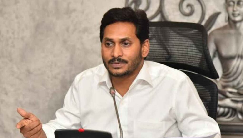 Reddy emulates Vijay, launches app to reach out to cadre
