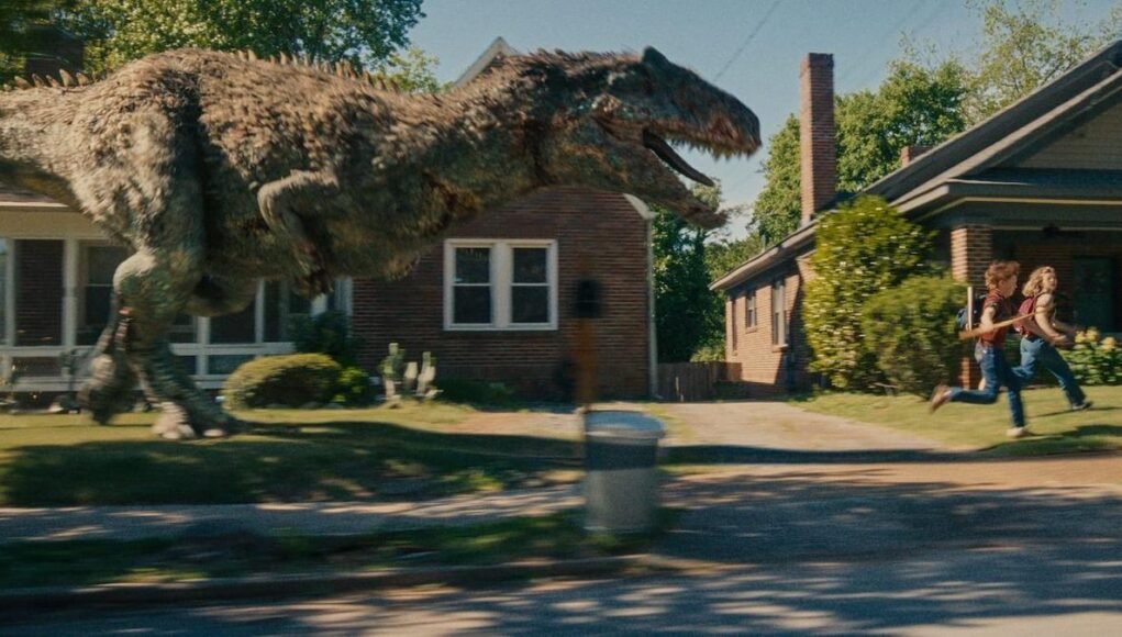 ‘The End of Oak Street’ movie review: Dino-mite Amblin throwback is a roaring good time