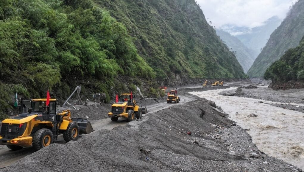 Two days after Nepal-Tibet flash floods that killed over 460, 5.1 magnitude earthquake strikes China