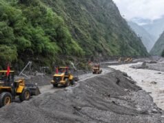 Two days after Nepal-Tibet flash floods that killed over 460, 5.1 magnitude earthquake strikes China