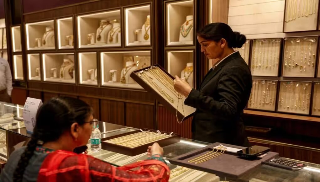Gold rises to highest since mid-May as buying momentum builds
