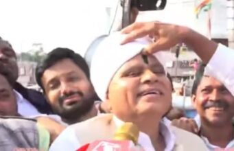 WATCH: MP Cong leader blackens face as promised; had claimed BJP will not bag even 50 seats in assembly polls