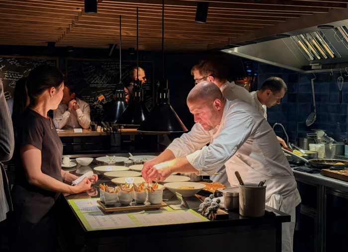 Qatar Airways Brings Chef Behind Two-Michelin-Starred Restaurant Onboard for New UK Inflight Menu | News Qatar Airways Brings Chef Behind Two-Michelin-Starred Restaurant Onboard for New UK Inflight Menu | News