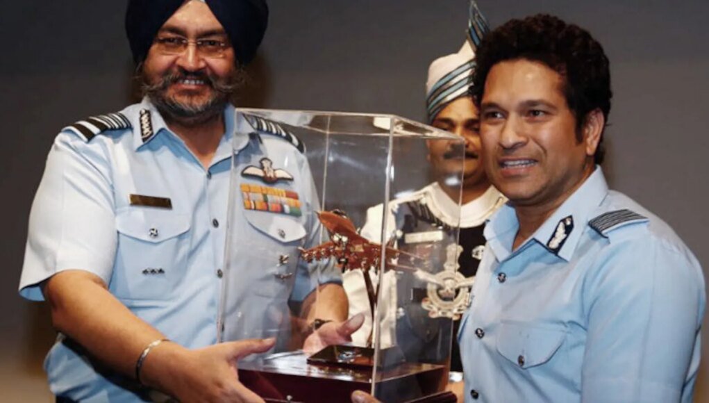 Sachin Tendulkar Finishes Watching ‘Operation Safed Sagar’, Then Writes Open Letter To Indian Air Force Sachin Tendulkar Finishes Watching ‘Operation Safed Sagar’, Then Writes Open Letter To Indian Air Force