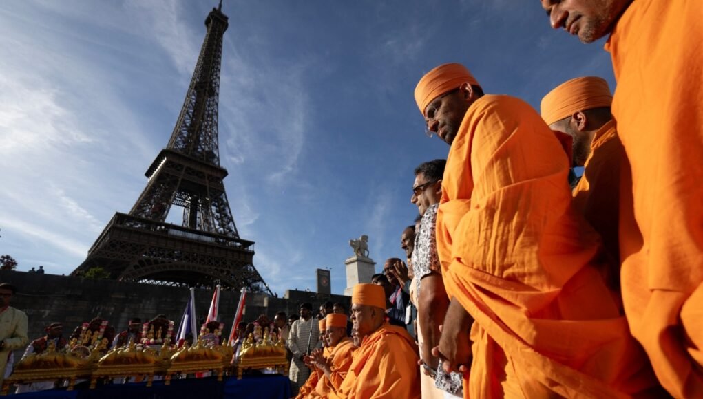 Eiffel Tower chief to step down after uproar over removal women staff during BAPS visit