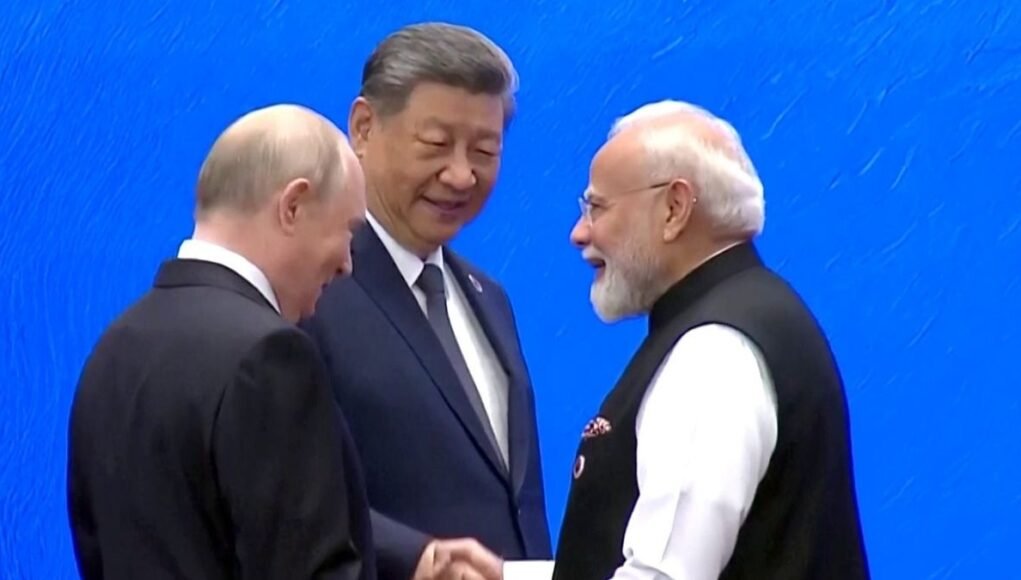PM Modi, China President Xi shake hands, hold talks at SCO summit in Bishkek | Video PM Modi, China President Xi shake hands, hold talks at SCO summit in Bishkek | Video