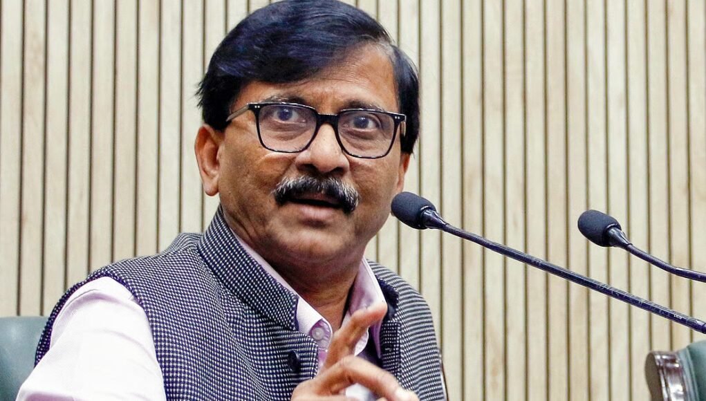 Sanjay Raut praises Maha FDA crackdown, but warns Mundhe of alleged extortion Sanjay Raut praises Maha FDA crackdown, but warns Mundhe of alleged extortion