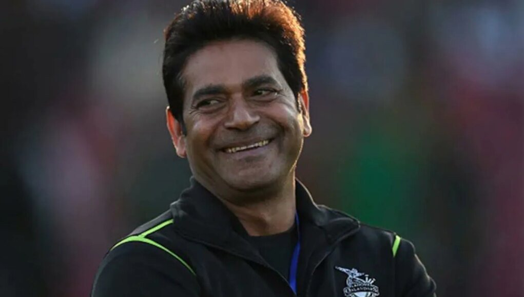 Ex-Pakistan Star Mocks Aqib Javed Amid Selection Controversy, Says Make Him “Non-Playing Captain” Ex-Pakistan Star Mocks Aqib Javed Amid Selection Controversy, Says Make Him “Non-Playing Captain”