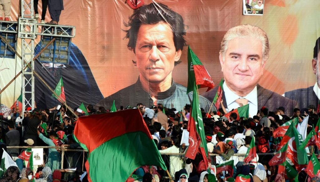 Imran Khan supporters to march towards Islamabad after PTI-government talks fail Imran Khan supporters to march towards Islamabad after PTI-government talks fail