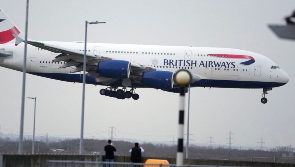 British Airways flight plunges 28,000 feet, declares emergency; diverted to London British Airways flight plunges 28,000 feet, declares emergency; diverted to London