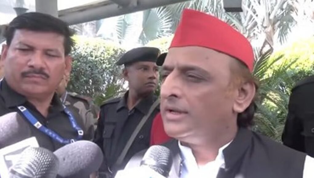 Akhilesh questions EC’s neutrality ahead of INDIA bloc protest