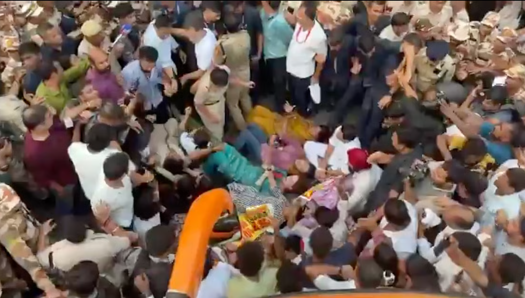 Police blocks INDIA march to Jantar Mantar; Rahul, Priyanka detained